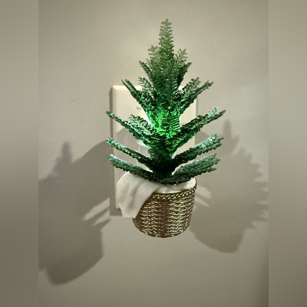 Bath & Body Works Festive Green Tree Night Light